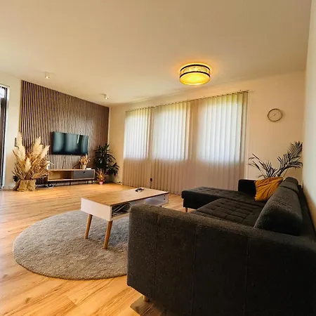 Luxury 2 Bedroom And Garden *