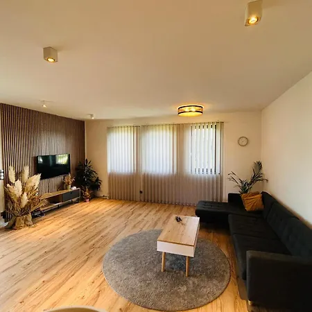 Luxury 2 Bedroom And Garden *