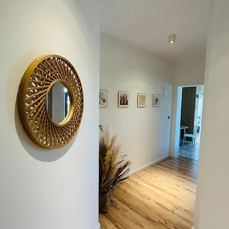 Luxury 2 Bedroom And Garden Apartment