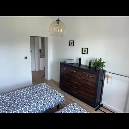 Luxury 2 Bedroom And Garden Apartment *