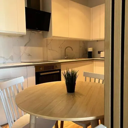 Apartment Luxury 2 Bedroom And Garden *